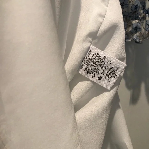 NWT Light spring blue floral dress. Great for Spring Break or Graduation - Picture 9 of 9